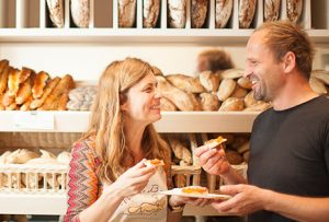 Sarah Wiener und Helmut Gragger in der Bäckerei Wiener Brot